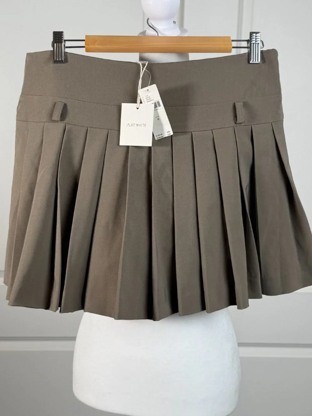 ANTHROPOLOGIE FLAT WHITE Tan Pleated Mini Skort with Belt Loops Women's Size M - Picture 4 of 7
